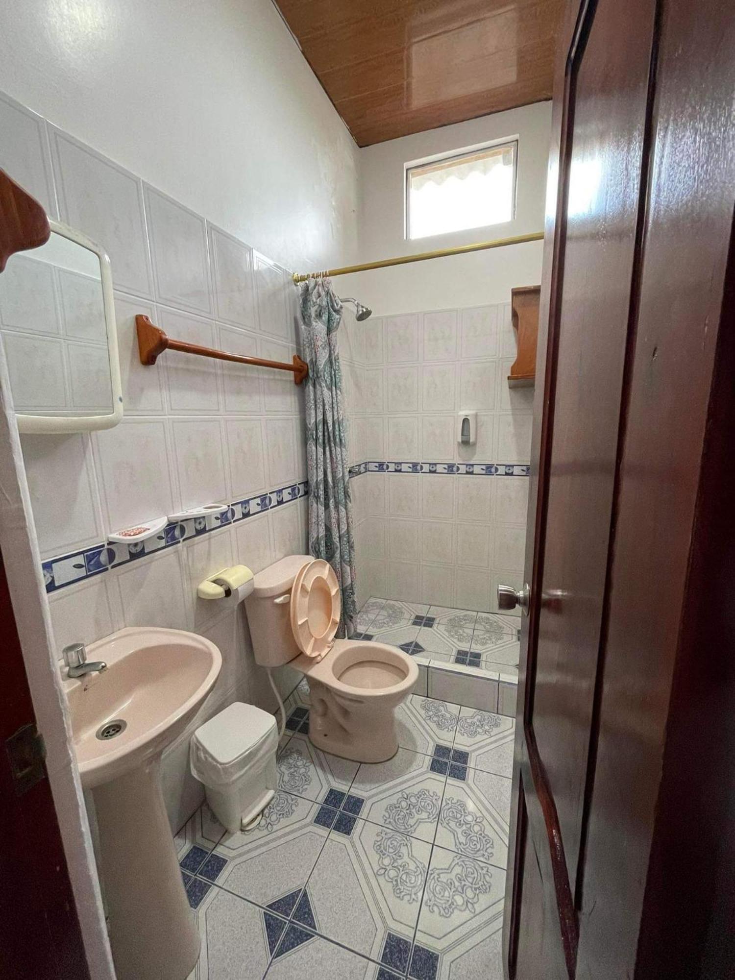 Hostal Muro De Las Lagrimas With High Speed Internet Starlink Puerto Villamil Exterior photo